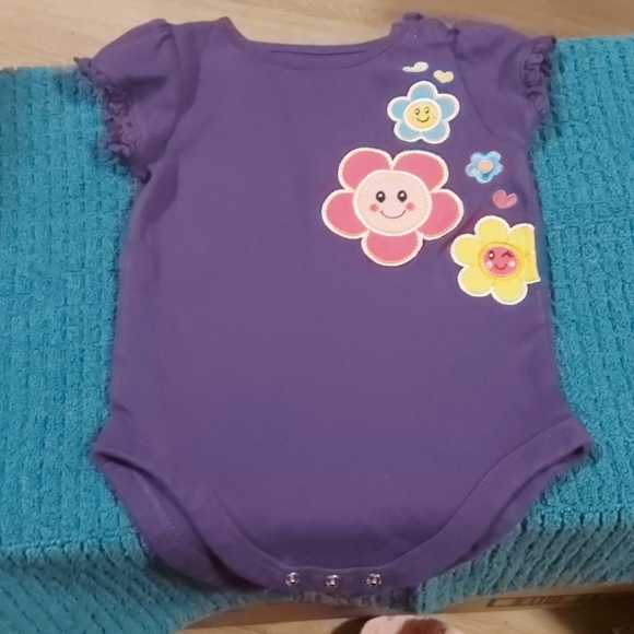 Two 12 month onsies - Picture 3 of 4